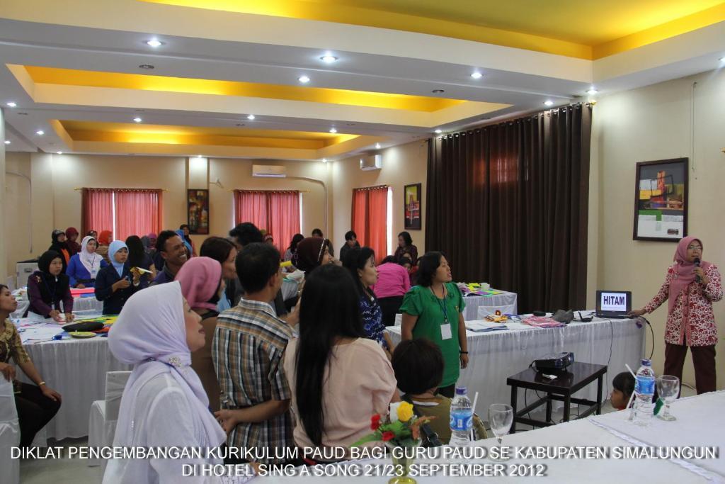Hotel Sing A Song Pematangsiantar Extérieur photo